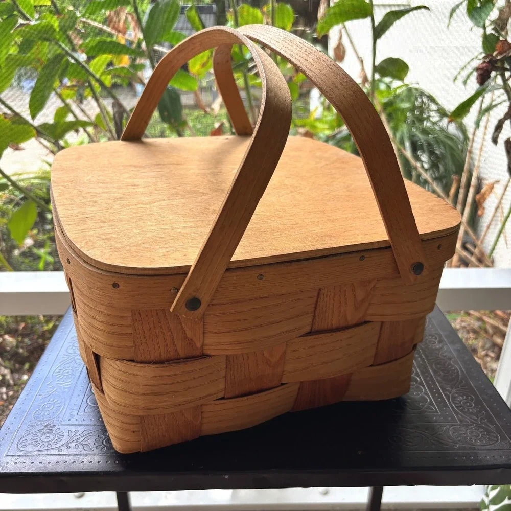 Basketville Putney VT Handcrafted‎ Wood Picnic Basket w Lid Double Handle USA
